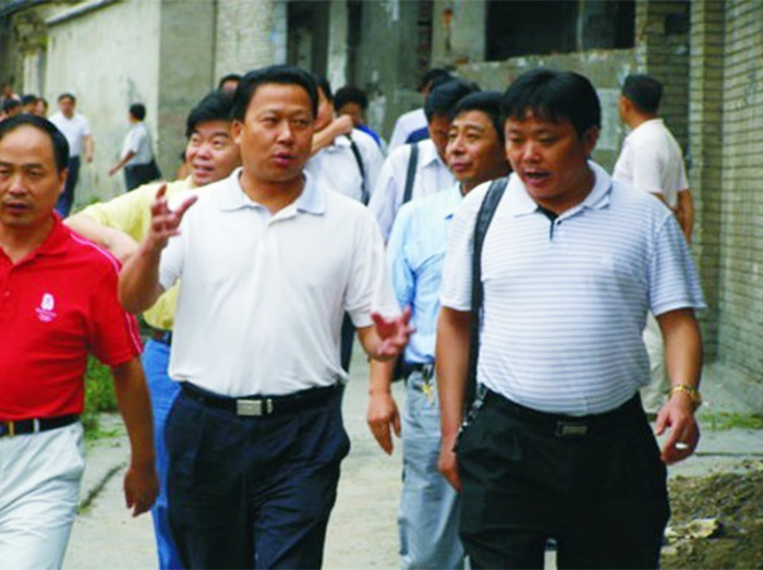 董事(shì)長(cháng)陪同黃(huáng)岡市(shì)市(shì)長(cháng)劉雪(xuě)榮考察慰問(wèn)四川漢源縣